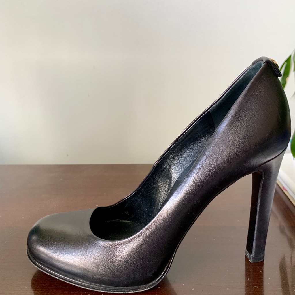 Gucci Black Leather Pumps